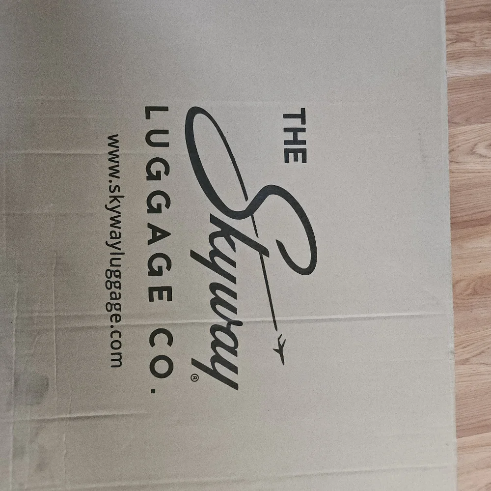 Silver Hard Shell Suitcase - Picture 5 of 5